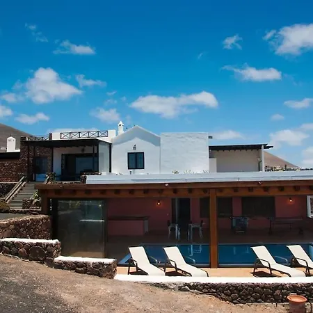 فيلة Casa Hugo